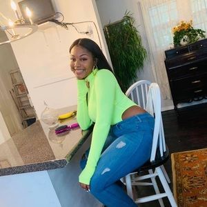 Meet your Posher, Adrianna